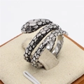Anillo de serpiente vintage plateado con escamas y cristal en soporte de terciopelo - US 7 / Color Acero Ojo de Circonita Blanca