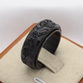 Anello rotante in acciaio nero con design egizio in rilievo dell'Occhio di Horus - US 7 / Nero