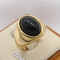 Bague vintage en acier inoxydable doré avec une grande pierre d'onyx noire ovale - Or Pierre Noire