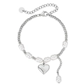 Bracciale minimalista con perle barocche bianche e ciondolo a cuore argento su sfondo bianco - Color Acciaio