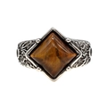 Anillo vintage de acero inoxidable con piedra ojo de tigre en rombo y grabado con textura - US 7 / Ojo de tigre color acero