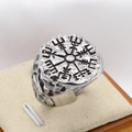 Anillo brújula vikinga Vegvísir vintage para hombre en plata con textura martillada - US 7 / Color Acero