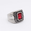 Bague rétro en acier inoxydable avec pierre rouge carrée et texture relief baroque - US 7 / Rouge