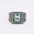 Anello chevalier retrò in acciaio con gemma verde quadrata e motivi geometrici incisi - US 7 / Verde