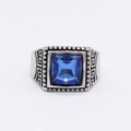 Anello sigillo vintage da uomo con grande gemma blu quadrata e motivo a greca classica - US 7 / Blu