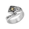 Anillo vintage de acero plateado con emblema de estrella dorada y motivos grabados - US 7 / Oro y Plata