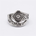Anillo vintage de acero plateado con estrella náutica y detalles grabados en relieve - US 10 / Color Acero