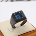 Barockring aus Titanstahl mit quadratischem blauem Edelstein und griechischem Muster - US 7 / Schwarz-Lapislazuli