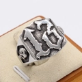 Retro Punk Herrenring aus Edelstahl mit der Zahl 13 und seitlichen Totenkopf Gravuren - US 7 / Stahlfarbe