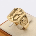 Gotischer quadratischer Goldring mit 1G-Relief und Totenkopfmuster für Herren - US 7 / Gold