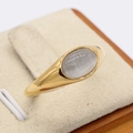 Anello dorato vintage con una grande pietra preziosa ovale occhio di gatto grigio - Taglia 6 / Colore Oro Pietra Bianca