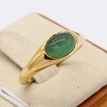 Anello vintage in oro con pietra verde occhio di gatto ovale in una montatura minimalista - Oro con Verde Chiaro