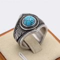 Retro titanium stalen ring met blauwe turquoise en veertexturen onder een hoek van 45 graden - US 7 / Staal Blauwe Steen