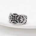 Anillo de cruz punk gótico retro en acero de titanio plateado con acabado oxidado - US 7 / Color Acero