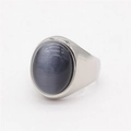Anello in argento lucido con una grande pietra occhio di gatto ovale grigio-blu - US 7 / Colore Acciaio Pietra Grigia