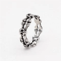 Retro gothic skull and crossbones silver metal ring with a punk style and oxidized finish - US 12 / Steel