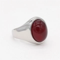 Bague en acier inoxydable argenté ornée d'une large pierre œil-de-chat rouge - Acier Pierre Rouge
