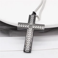 Collar cruz para hombre en acero inoxidable negro con textura tejida y pequeño diamante - Colgante Negro Solo (Sin Cadena)