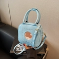 Sac à main carré bleu clair brillant avec motif de chien et détails dorés - Bleu