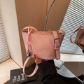 Roze geplooide emmertas met lange schouderband en hartvormige hanger voor zomer - Roze