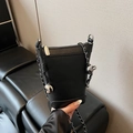 Chique zwarte emmertas met litchi-patroon, zilveren kettingriem en details - Zwart met hanger