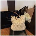 Handgeweven beige gehaakte strooien draagtas met bruine leren handvatten voor vakantie - Broken Wit