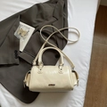Borsa Boston beige chic con placca metallica e tracolla regolabile per donna - Bianco Sporco Senza Pendente