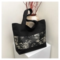 Zwarte canvas shopper met traditionele bamboe print en brede geweven handvatten - Zwart