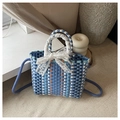 Sac bandoulière tissé bleu et orange avec un détail de nœud en dentelle blanche - Bleu