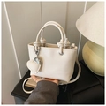 Elegante witte emmertas met geknoopte handgreep en hartje van lychee leer - Wit