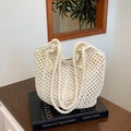 Beige geweven shopper met gehaakt ruitpatroon en elegant detail met kwastjes - Broken Wit
