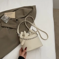 Chic beige bucket bag in lychee texture leather with woven silver chain and strap - Off-white (No Pendant)