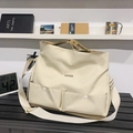 Große cremefarbene Canvas-Einkaufstasche mit Vordertaschen und bedruckten Trägern - Weiß