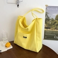 Minimalistische große gelbe Damen-Tragetasche aus Nylon mit Außentasche und BEUT-Tag - Gelb