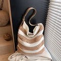 Bolso tote de punto a rayas crema y marrón claro con correa de hombro de cuero marrón - Albaricoque