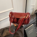 Borsa a spalla in vernice bordeaux lucida con fibbie argentate e tasche doppie vintage - Borgogna