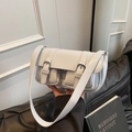 Borsa a spalla azzurra in ecopelle con doppie tasche anteriori e fibbie argentate - Blu