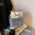 Silberner Mini-Rucksack mit blauen Wolken, gelber Entenstickerei und Metallkettenriemen - Ohne Anhänger / Silber