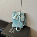 Mini sac seau bandoulière bleu clair avec volants et finition texture litchi - Bleu