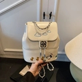 Rucksack in Off-White mit Wolken- und Entenstickerei sowie Blumenverschluss - Ohne Anhänger / Weiß