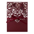 Invito a nozze bordeaux tagliato al laser con nastro e inserto floreale elegante - Rosso scuro