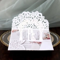 Set di partecipazioni nuziali bianche tagliate al laser con silhouette floreale 3D - Bianco