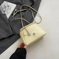 Petit sac bandoulière crème avec fleur de camélia et chaîne en cuir entrelacée - Jaune Petit