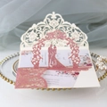Detailansicht der laserschneidenden Hochzeitskarte mit rosa Glitzerrose und Goldfolie - Glitzer Rosa