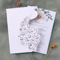 Elegante invito a nozze pavone tagliato al laser con carta bianca e inserto floreale - Bianco