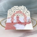 Invitation de mariage 3D avec rose découpée au laser en paillettes roses et silhouette - Rose Pailleté