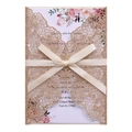 Details der lasergeschnittenen Schmetterlings-Hochzeitseinladung mit Goldglitzer - Glitzer Roségold