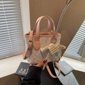 Weiße florale Canvas-Beuteltasche mit rosa Lederbesatz und Perlen-Herz-Anhänger - Roze mit Anhänger