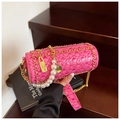 Borsa a cilindro rosa trapuntata in vernice lucida con manico di perle e catena d'oro - Rosa Rosso