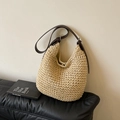 Sac hobo en paille tressé beige avec bandoulière réglable en cuir marron foncé - Blanc Cassé